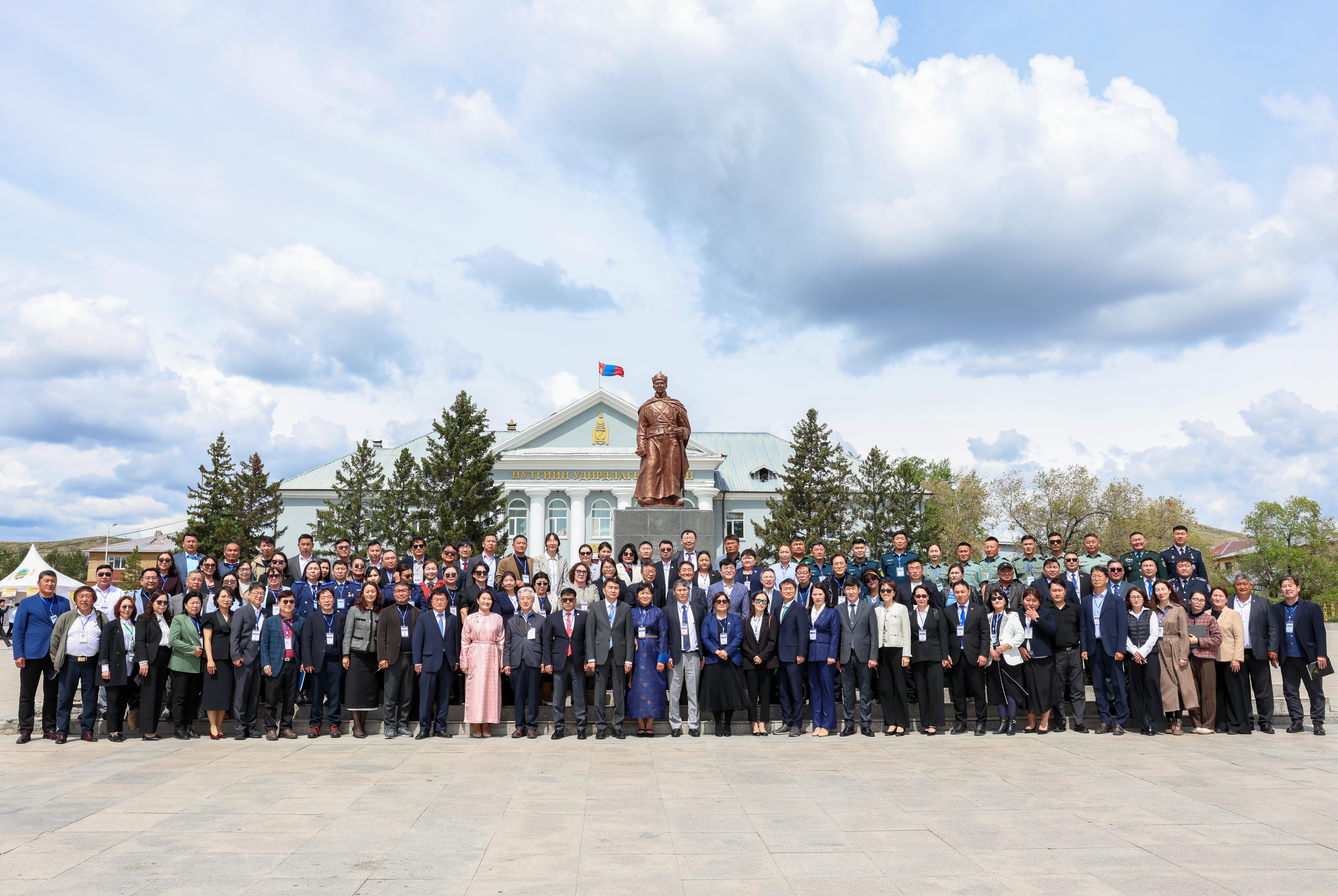 “Байгаль орчныг хамгаалж буй эрх зүйн орчин, түүний үр нөлөө” сэдэвт олон улсын эрдэм шинжилгээний хурал боллоо